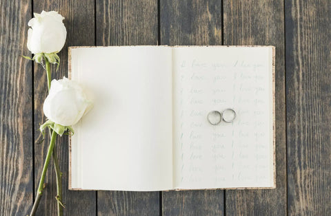 Immortalisez vos souvenirs : tout sur le livre d'or de mariage