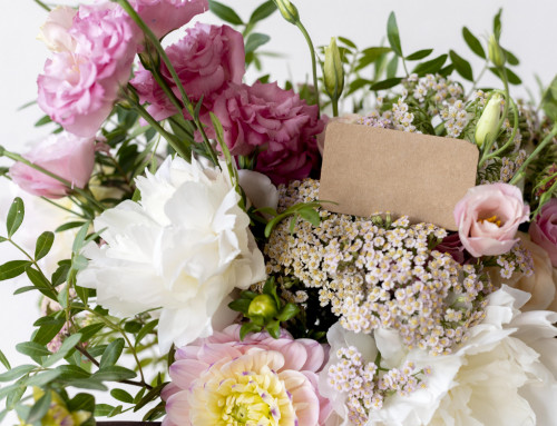 Éblouissez vos invités avec une composition florale époustouflante